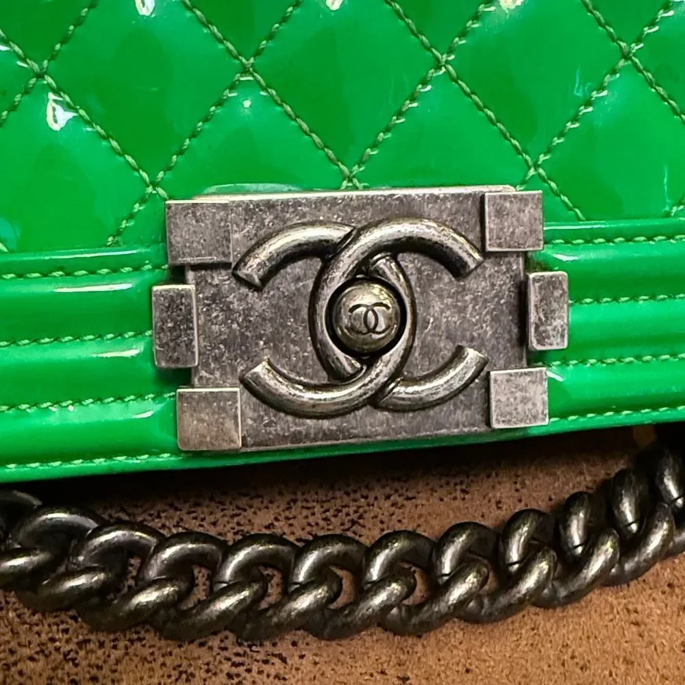 CHANEL BOY BAG QUILTED LEATHER FRONT FLAP C LOGO GUNMETAL CHAIN CROSSBODY - Picture 4 of 17